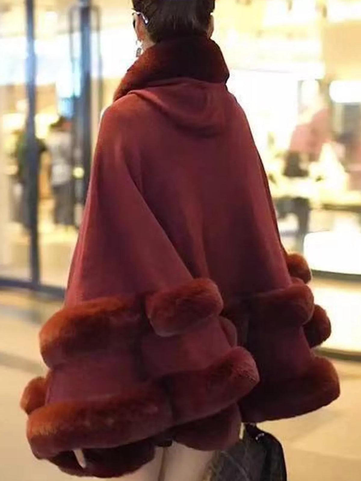 Faux-fur-trim cape, burgundy back