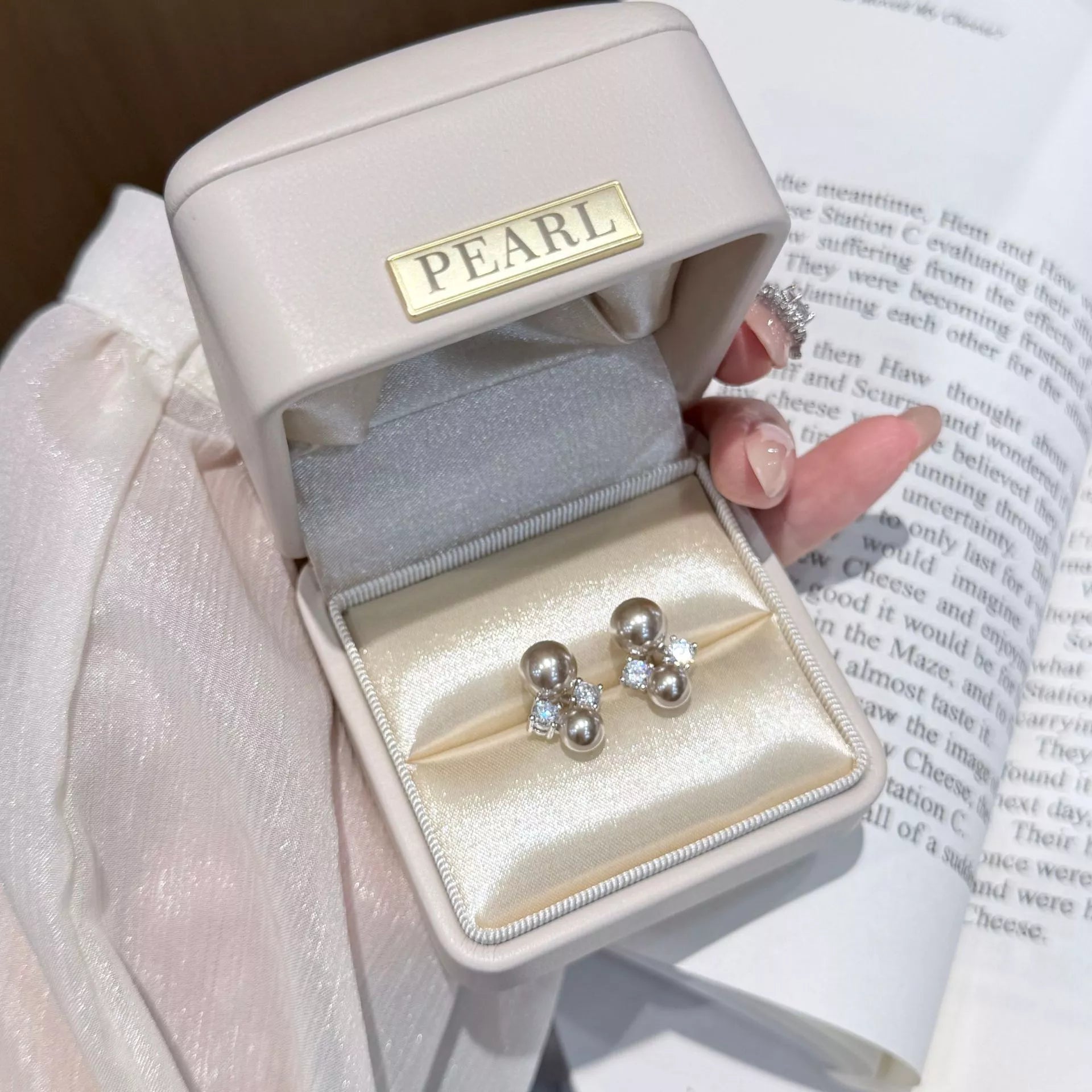 Trendsi Pearl Stud Earrings -