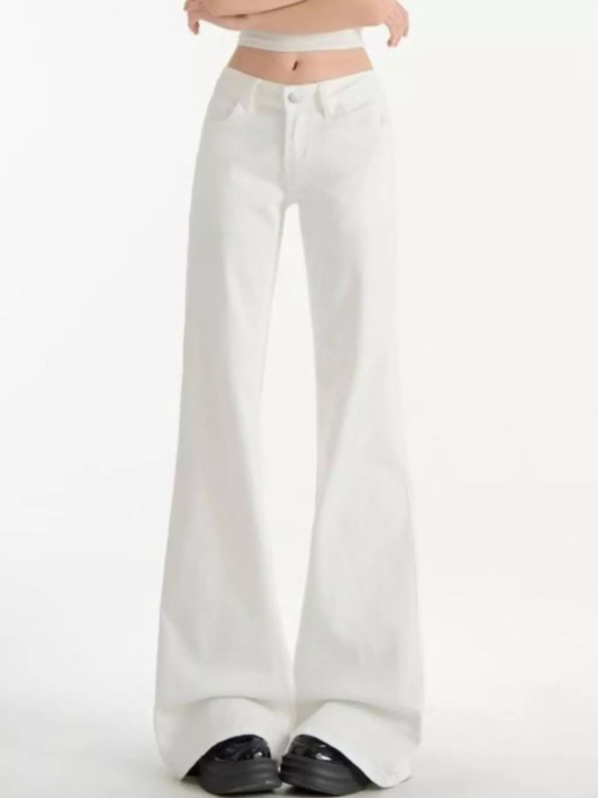 Pocketed Flare Jeans in white