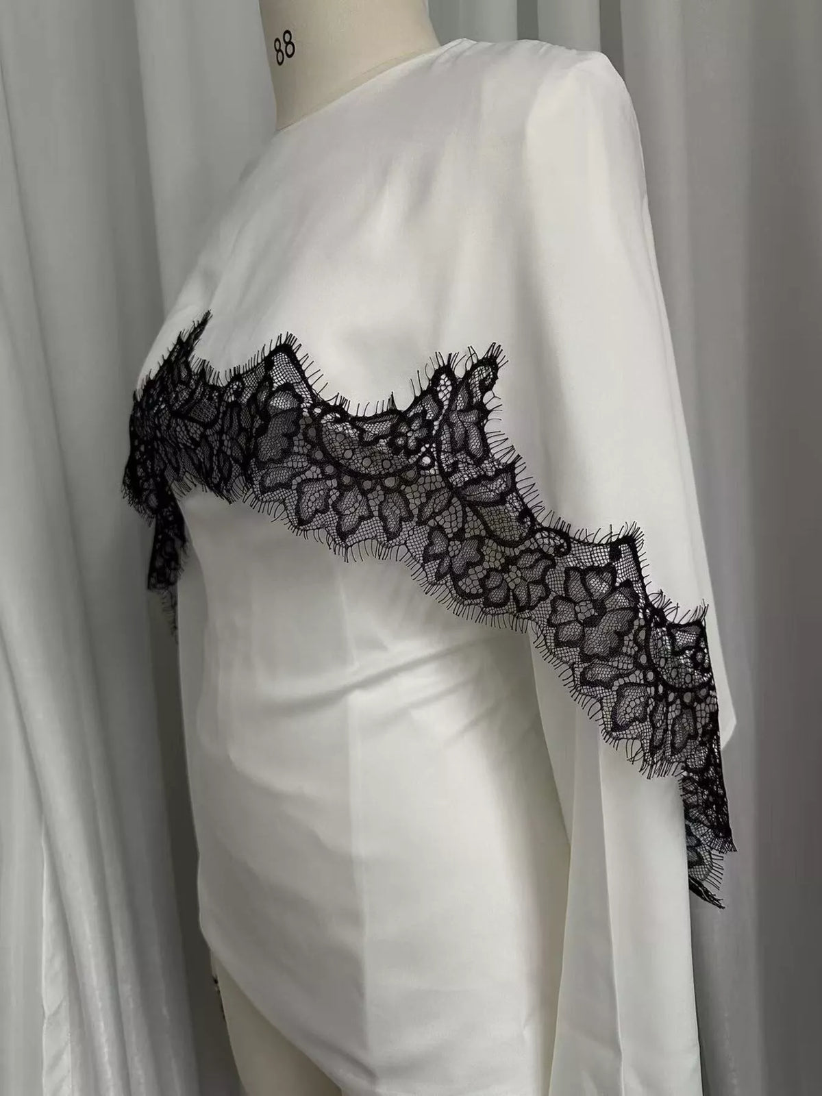 Round neck long sleeve blouse, product view