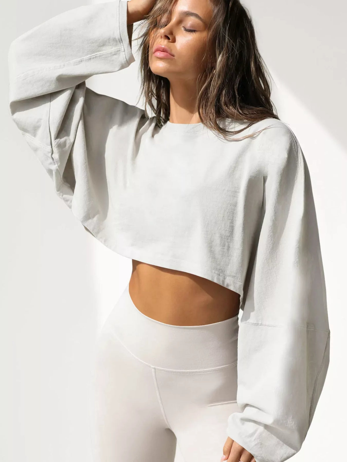 Cropped Sweatshirt in white, front view