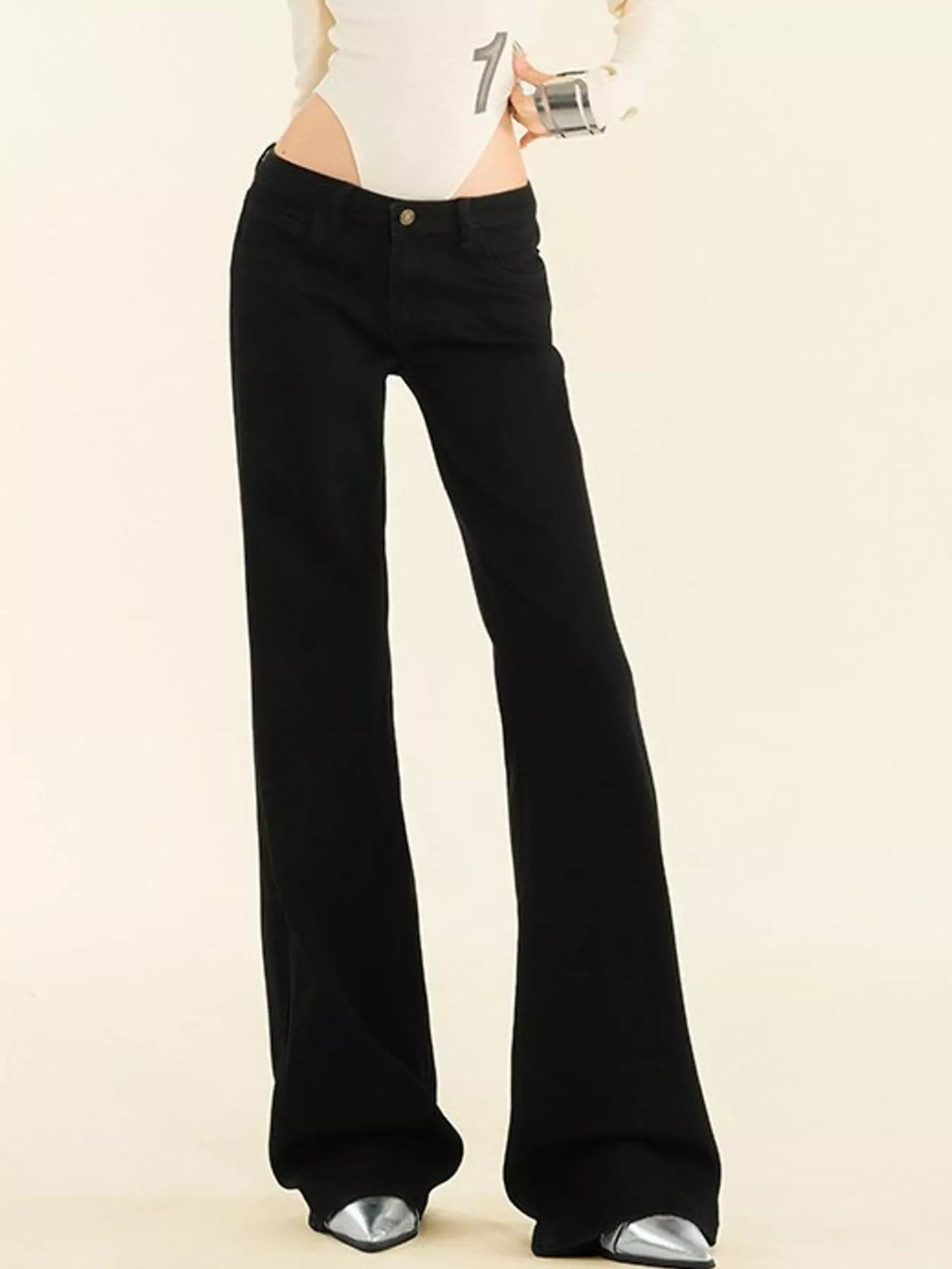 Mid-Waisted Flare Jeans in black