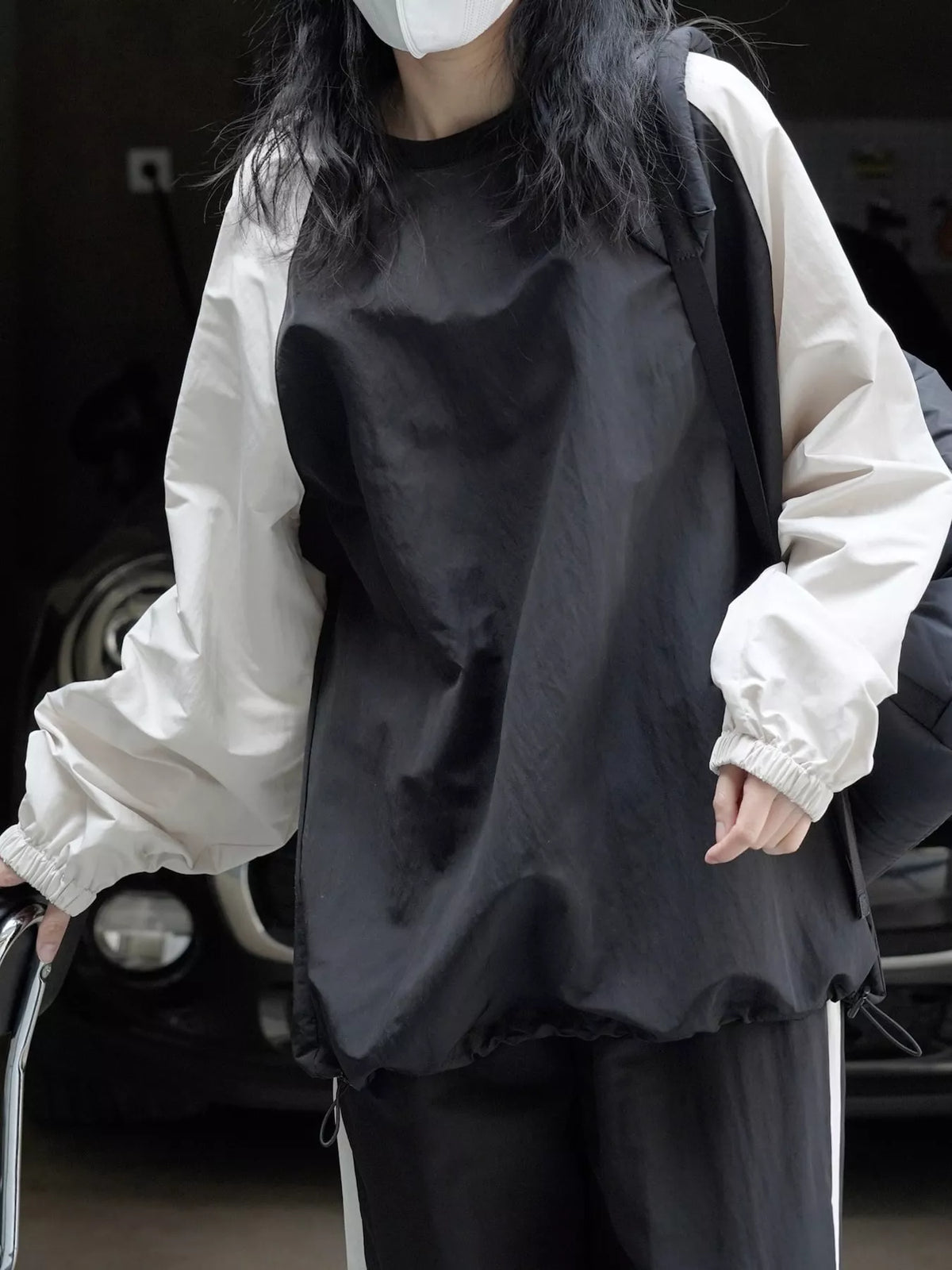 Colorblock sweatshirt, black and cream front