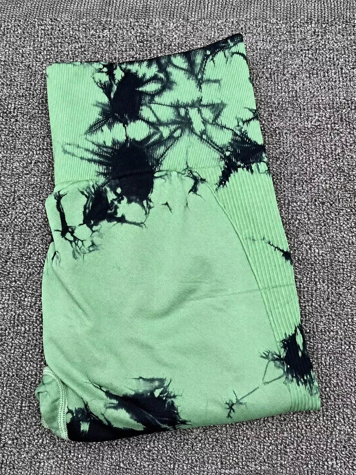 Army Green high-waisted tie dye seamless active leggings, detail view