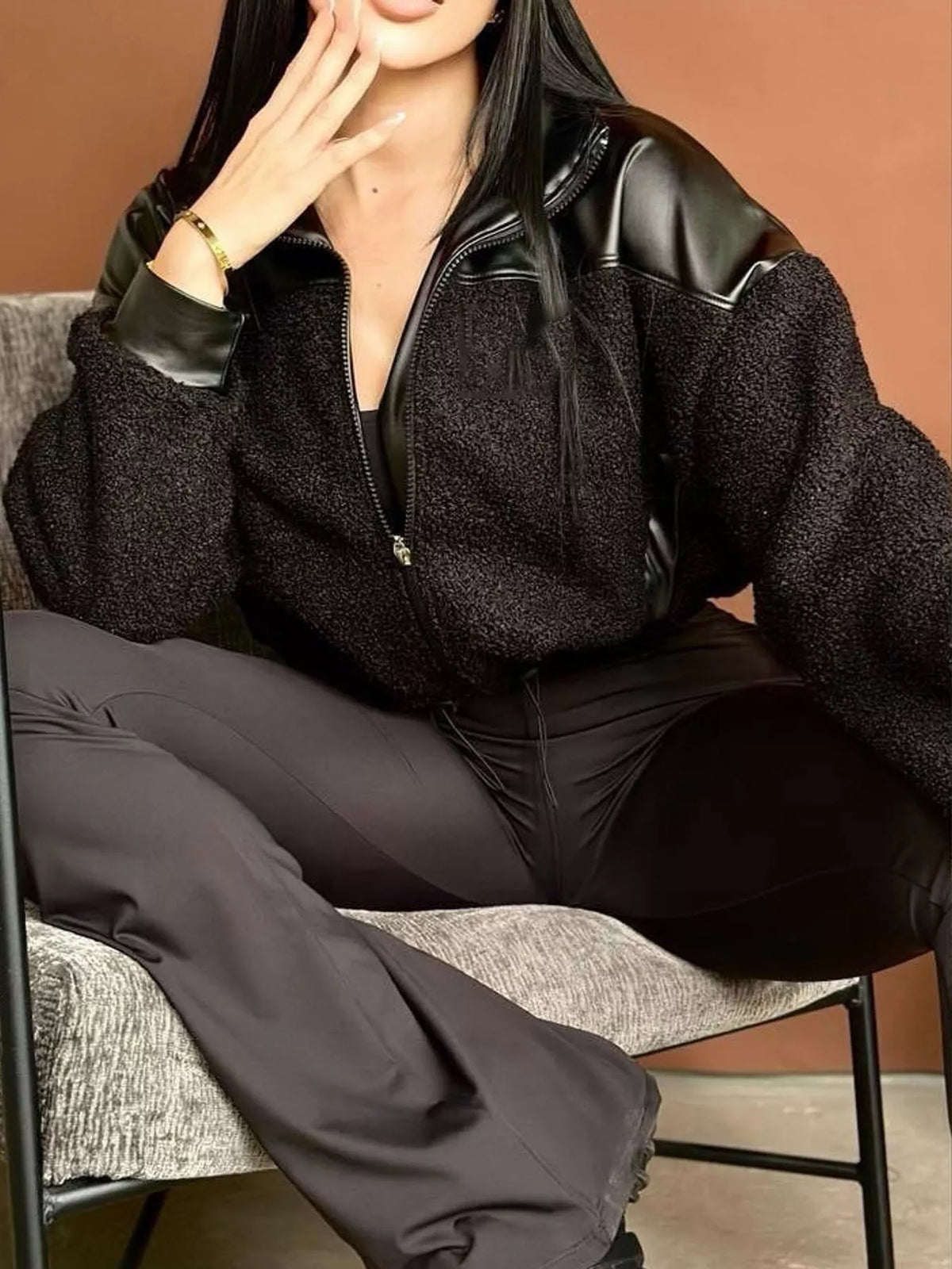 Sherpa-contrast jacket, black seated front