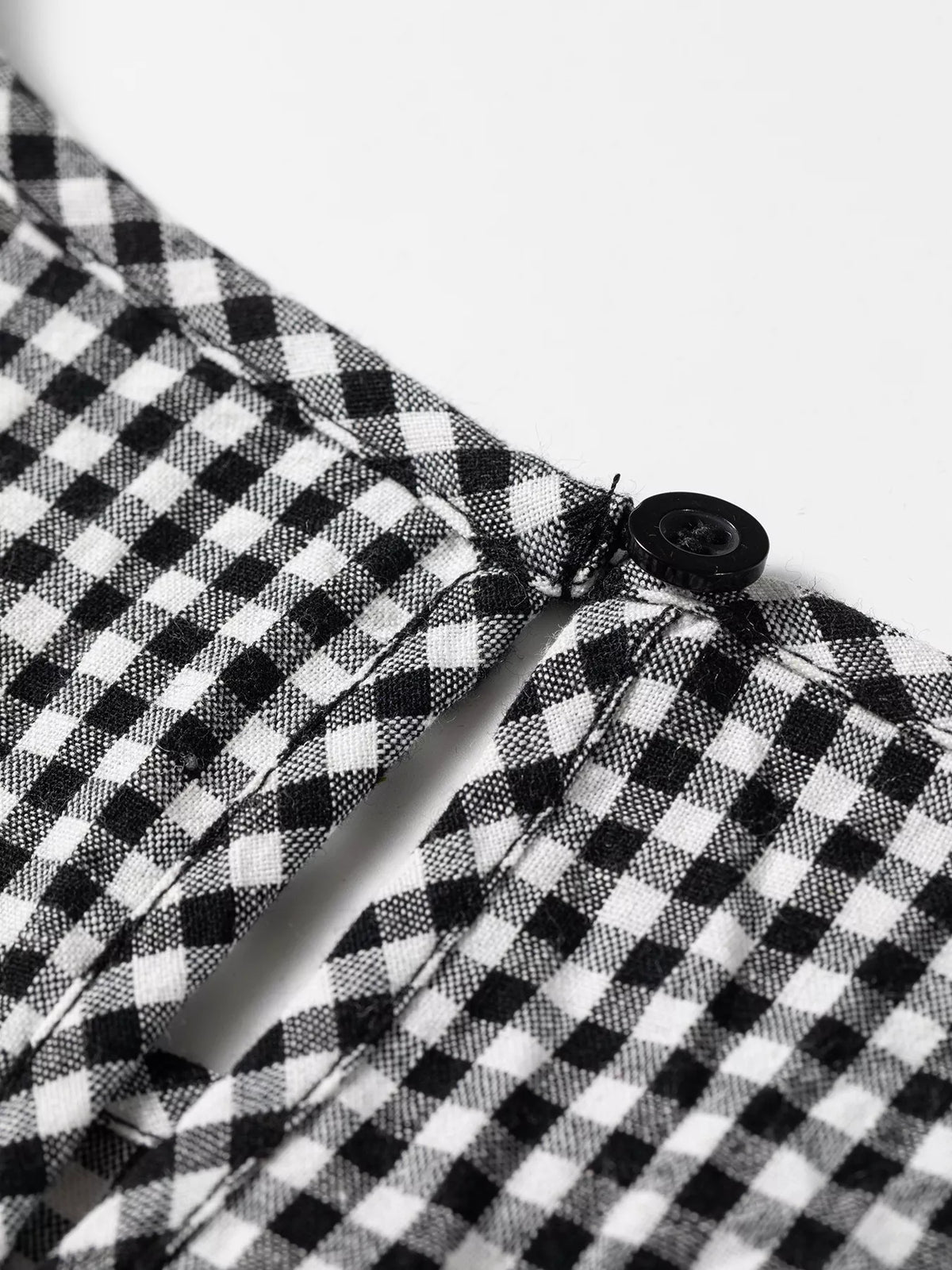 Gingham blouse, back keyhole button detail