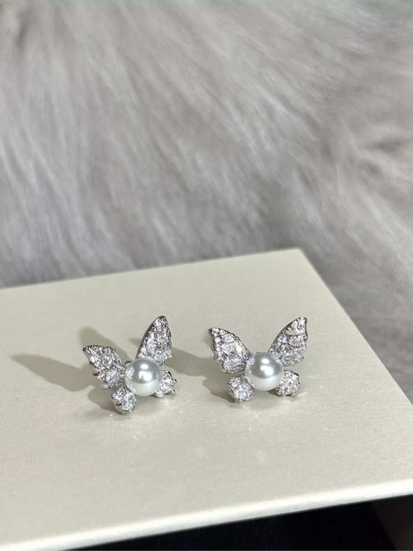 Women's Butterfly Synthetic Pearl Zircon Alloy Stud Earrings