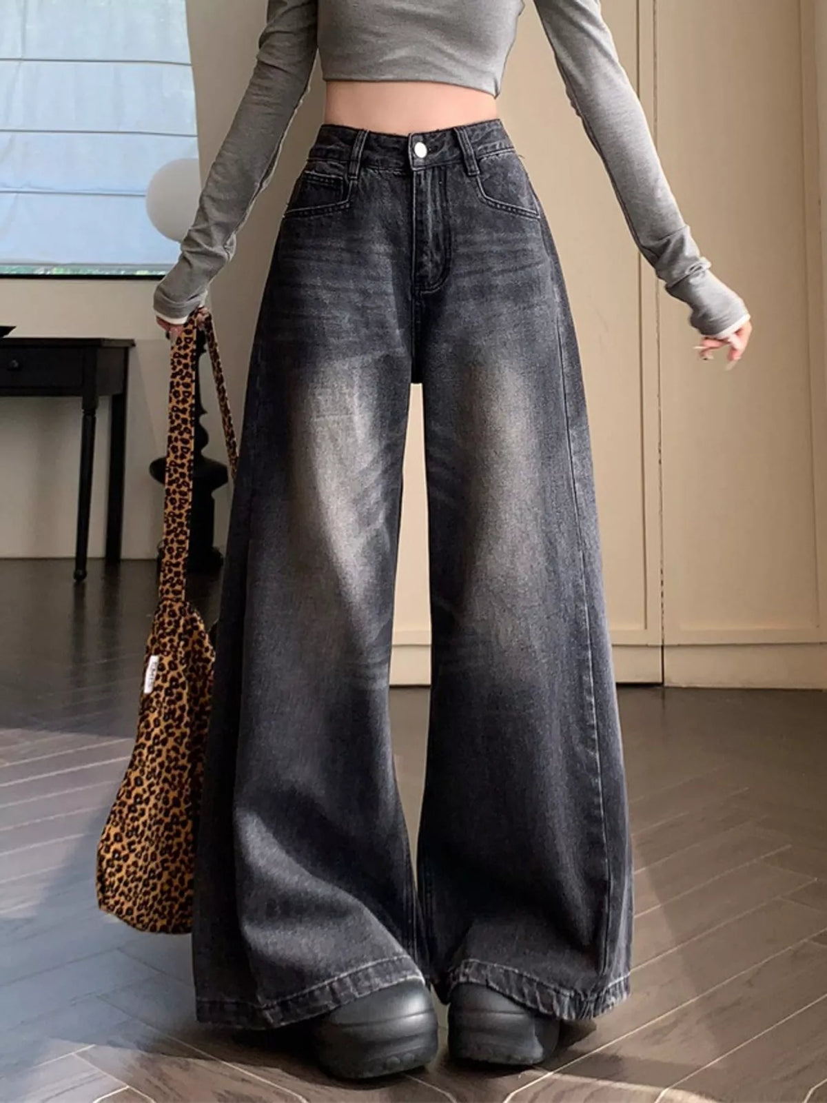 Wide-leg jeans, back view