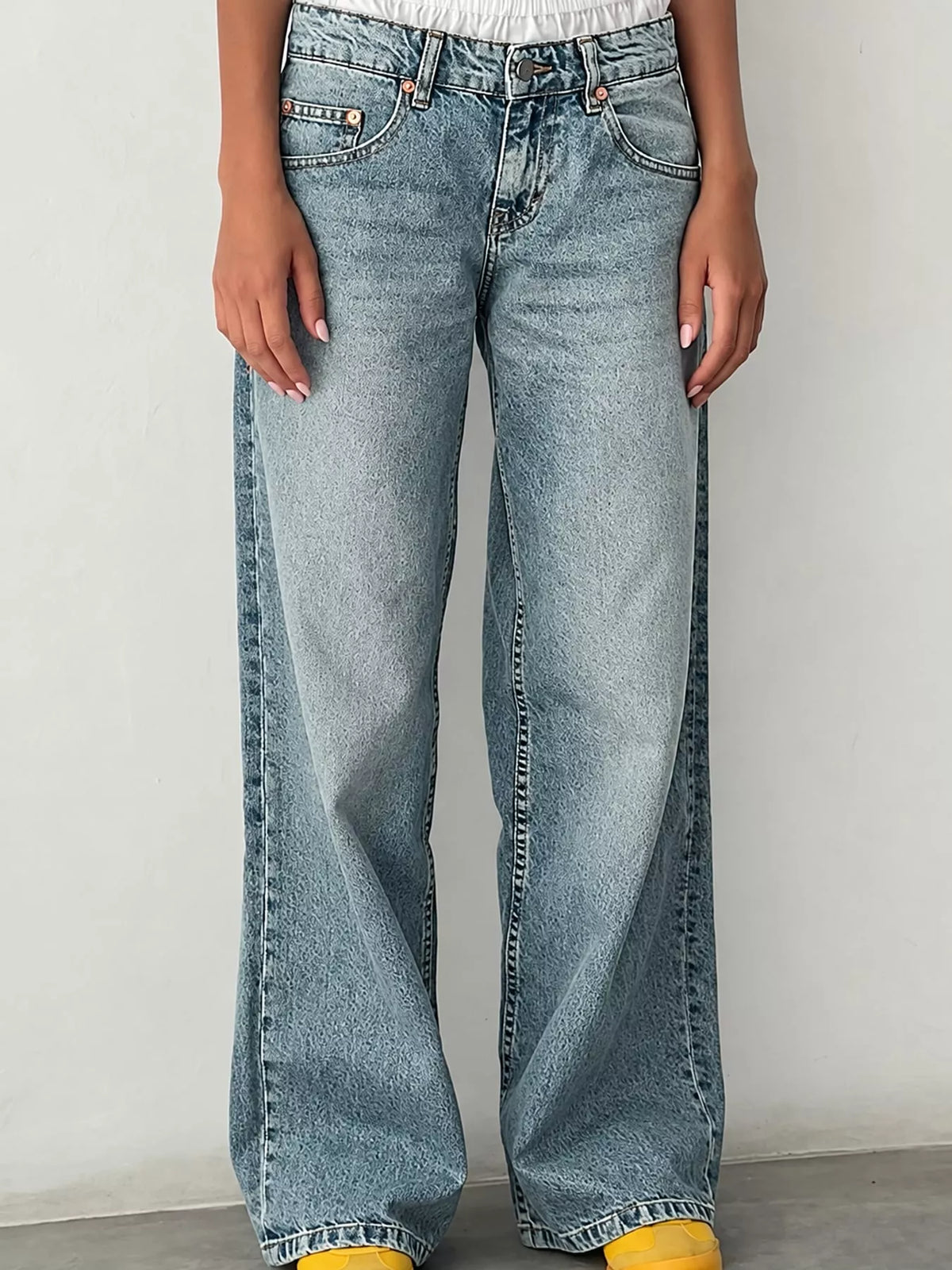 Wide-Leg Vintage Wash Jeans in washed blue, front view