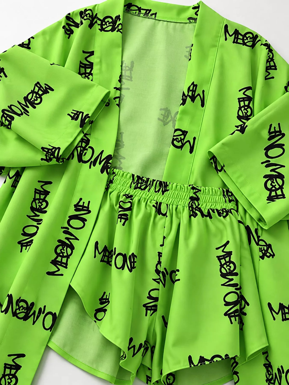 Printed cardigan and shorts set, green lettering-print flat set