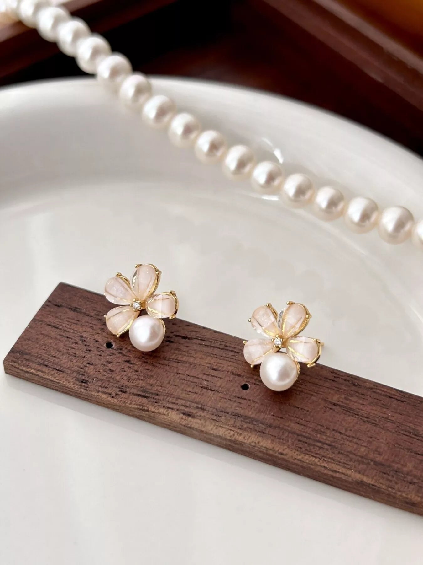 Trendsi Floral Pearl Stud Earrings -