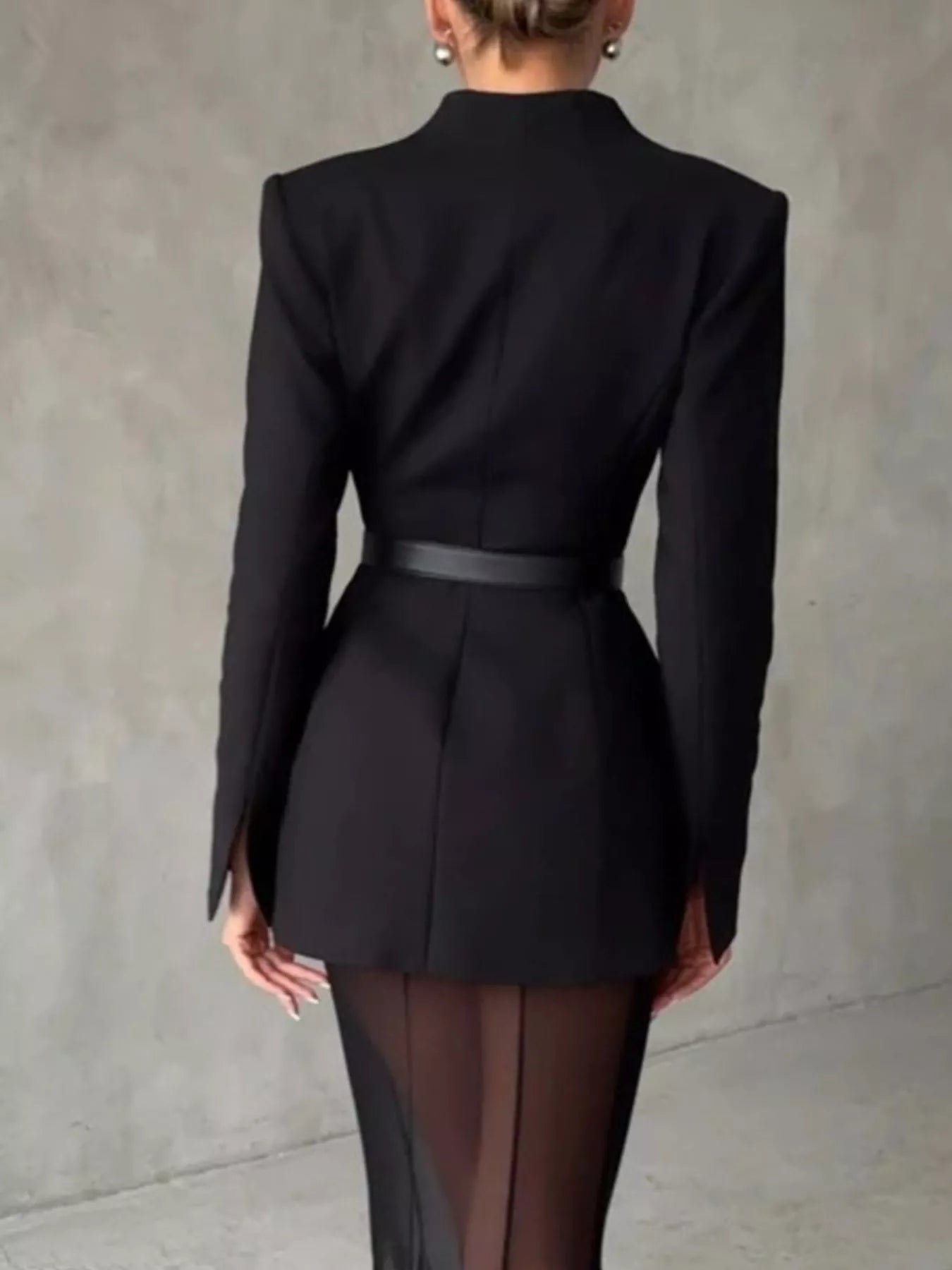 Trendsi Slim-Fit Structured Waist Blazer -