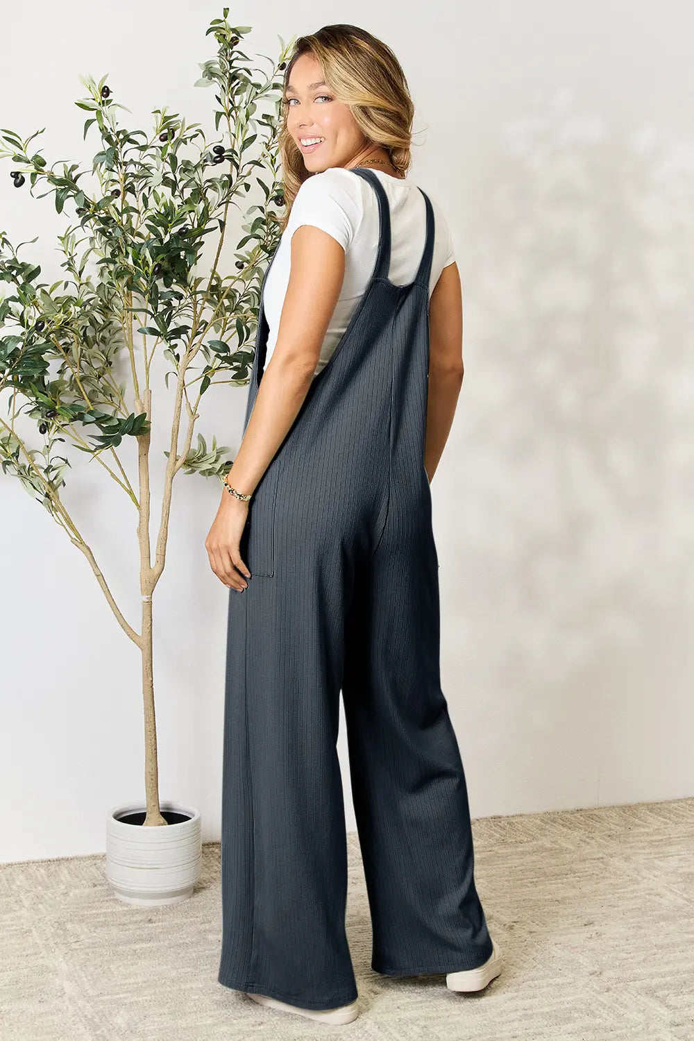 Women's apparel – product view 27