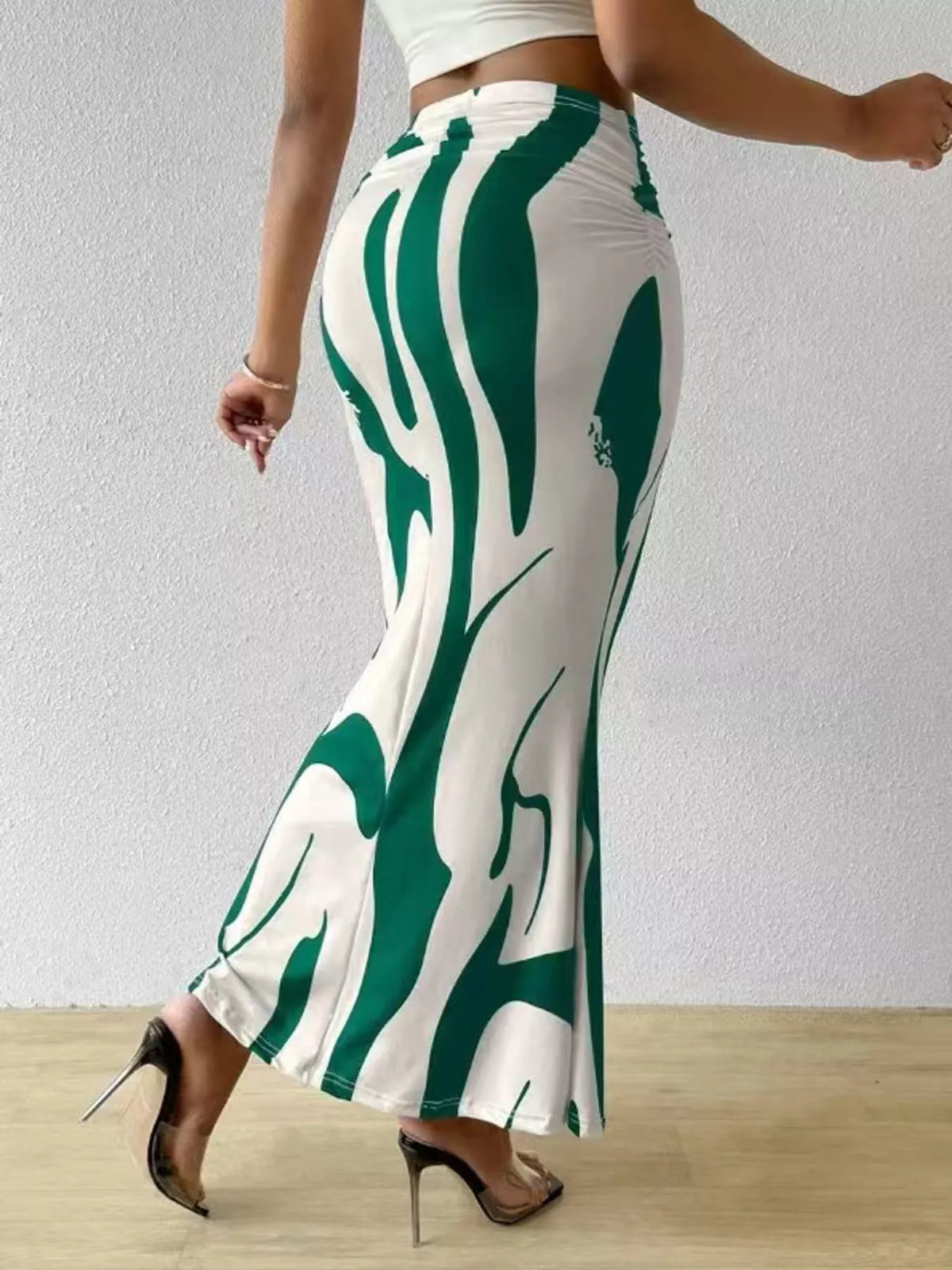Green high-waisted ruched printed maxi skirt