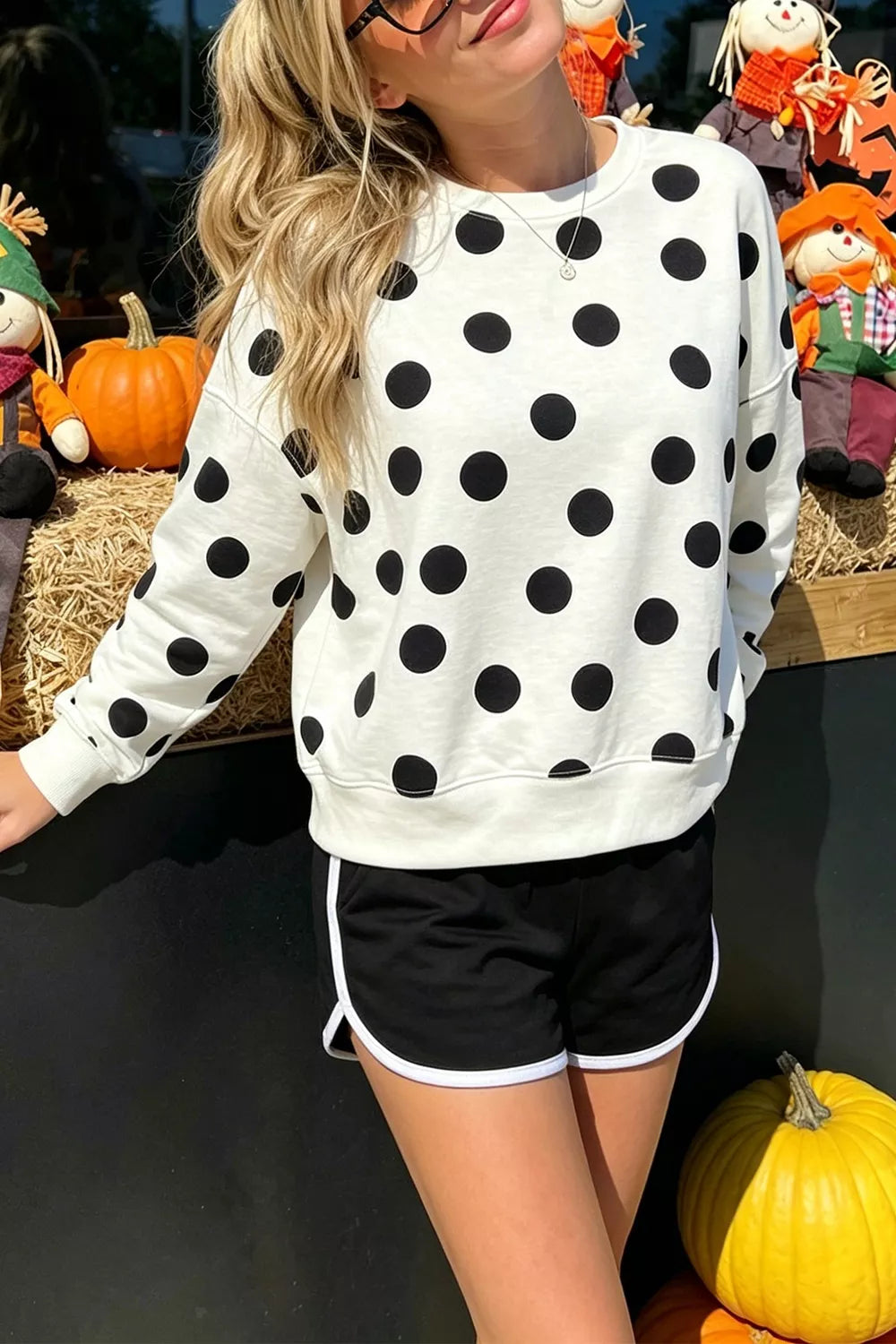 White polka dot round neck sweatshirt