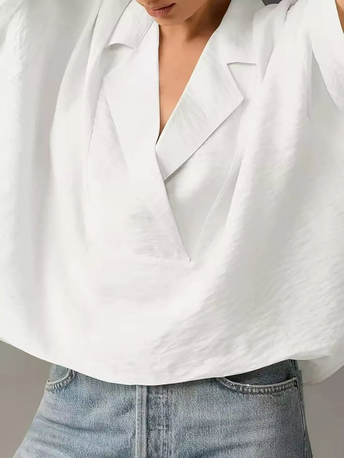 Half-sleeve blouse, white lapel detail