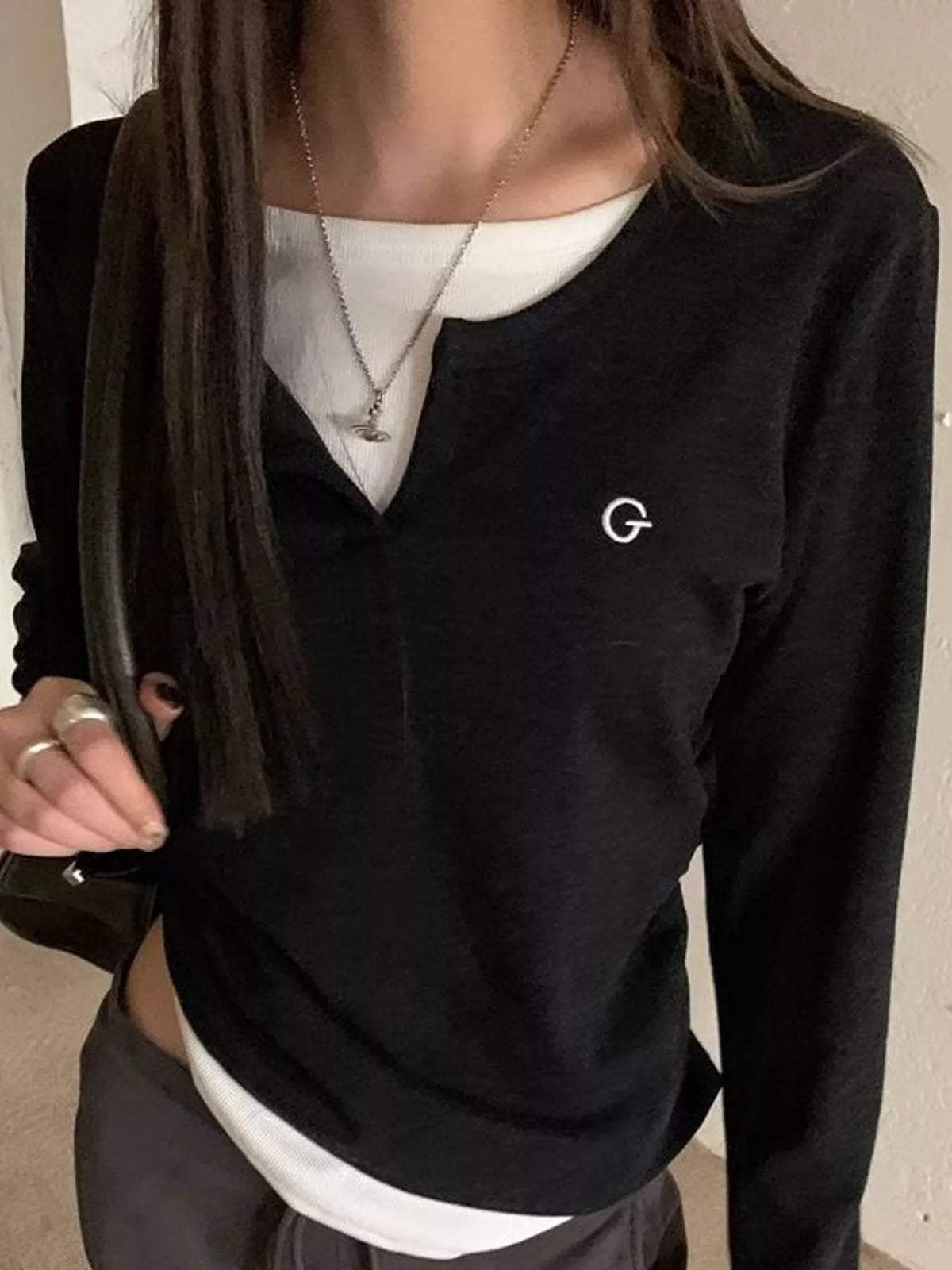 Layered T-shirt, black neckline detail