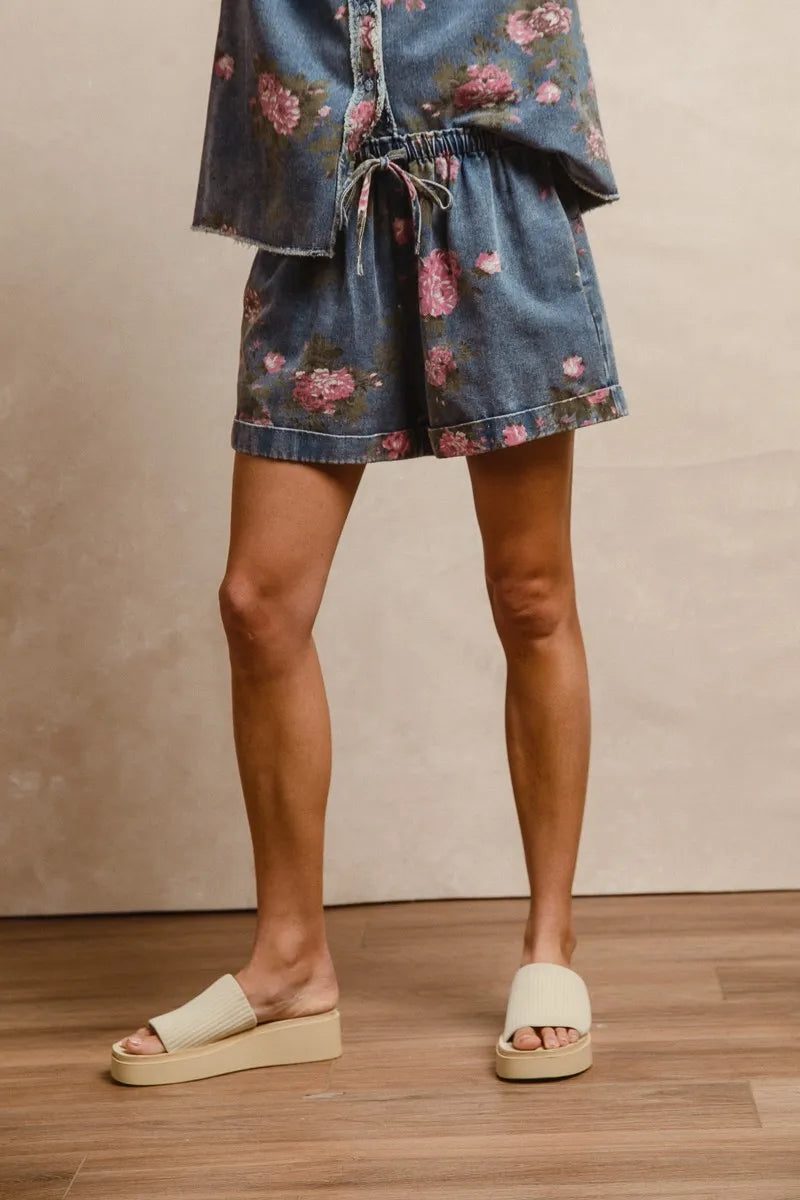 Women's shorts – product view 4