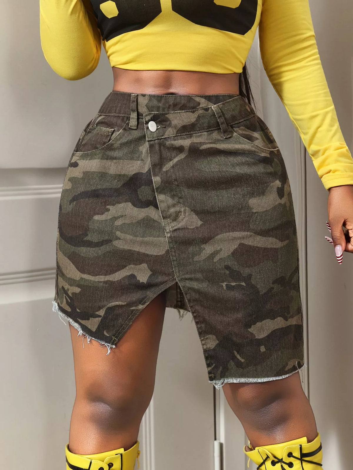 Camouflage denim skirt, green camouflage front
