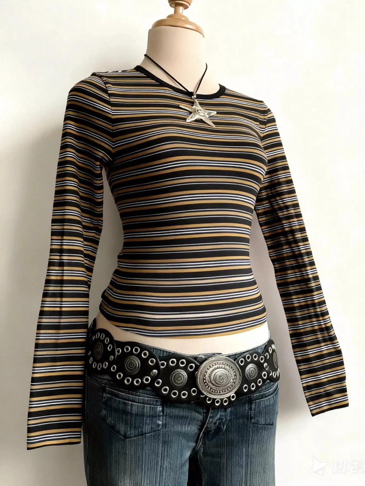 Round neck long sleeve t-shirt, product view