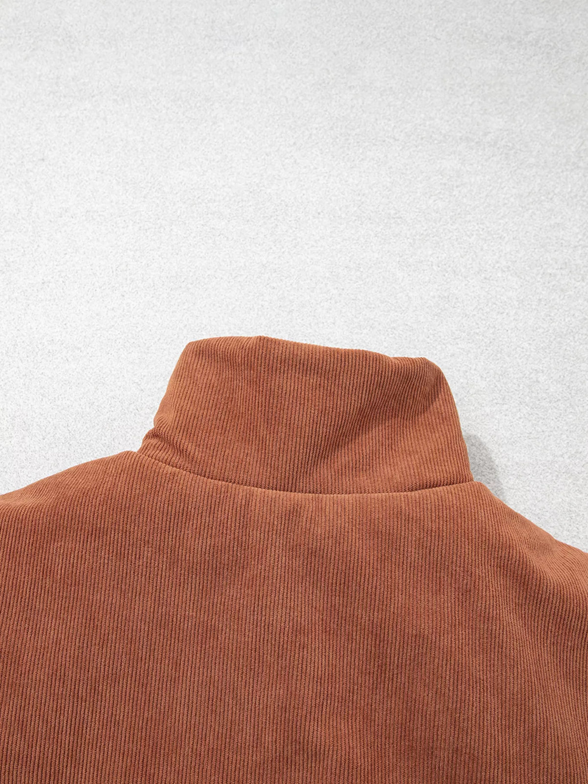 Geometric fleece vest, back collar
