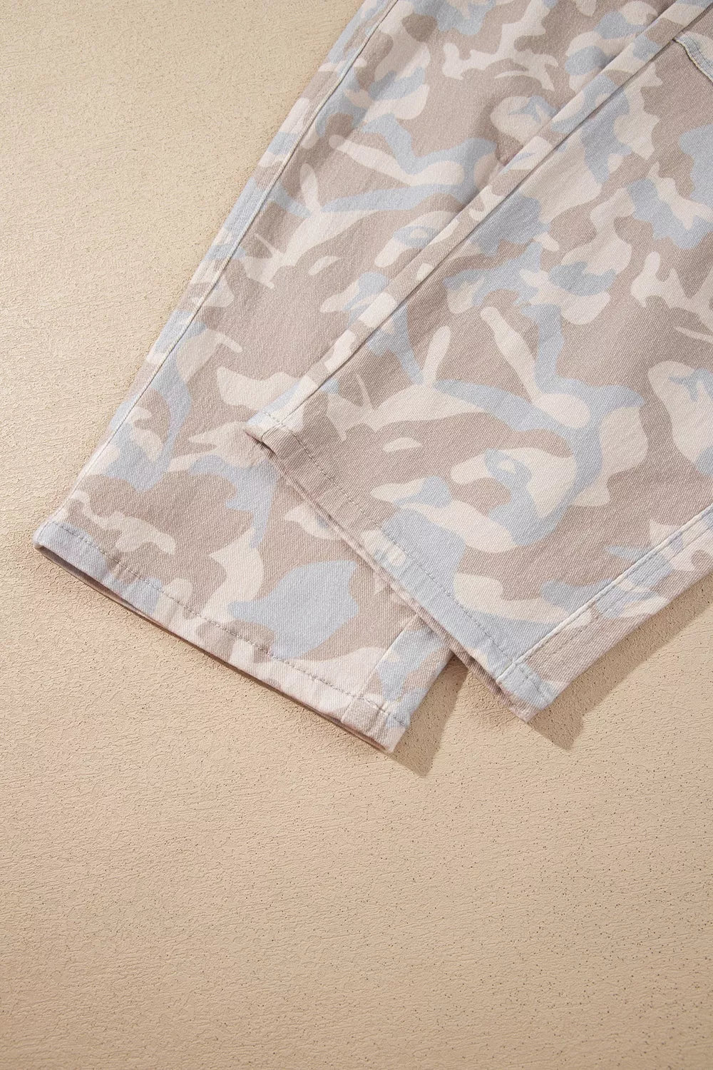Beige camouflage barrel jeans, ankle hem detail