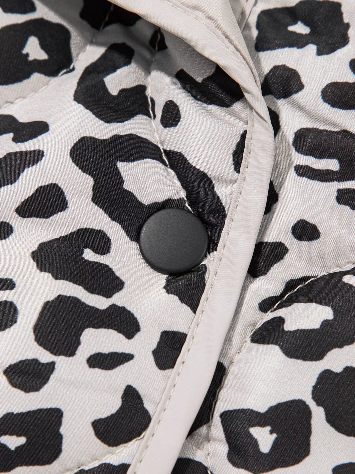 Black and white leopard leopard print long sleeve patch pocket jacket — design and construction details