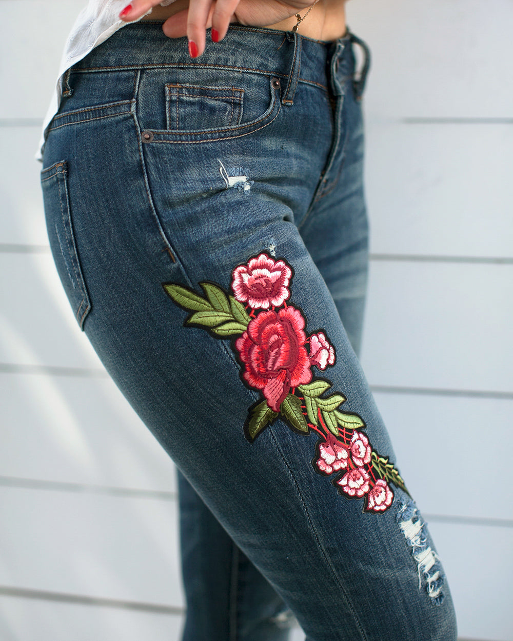 Niobe Clothing Capri Jeans with Embroidered Rose Accent - f_bottoms