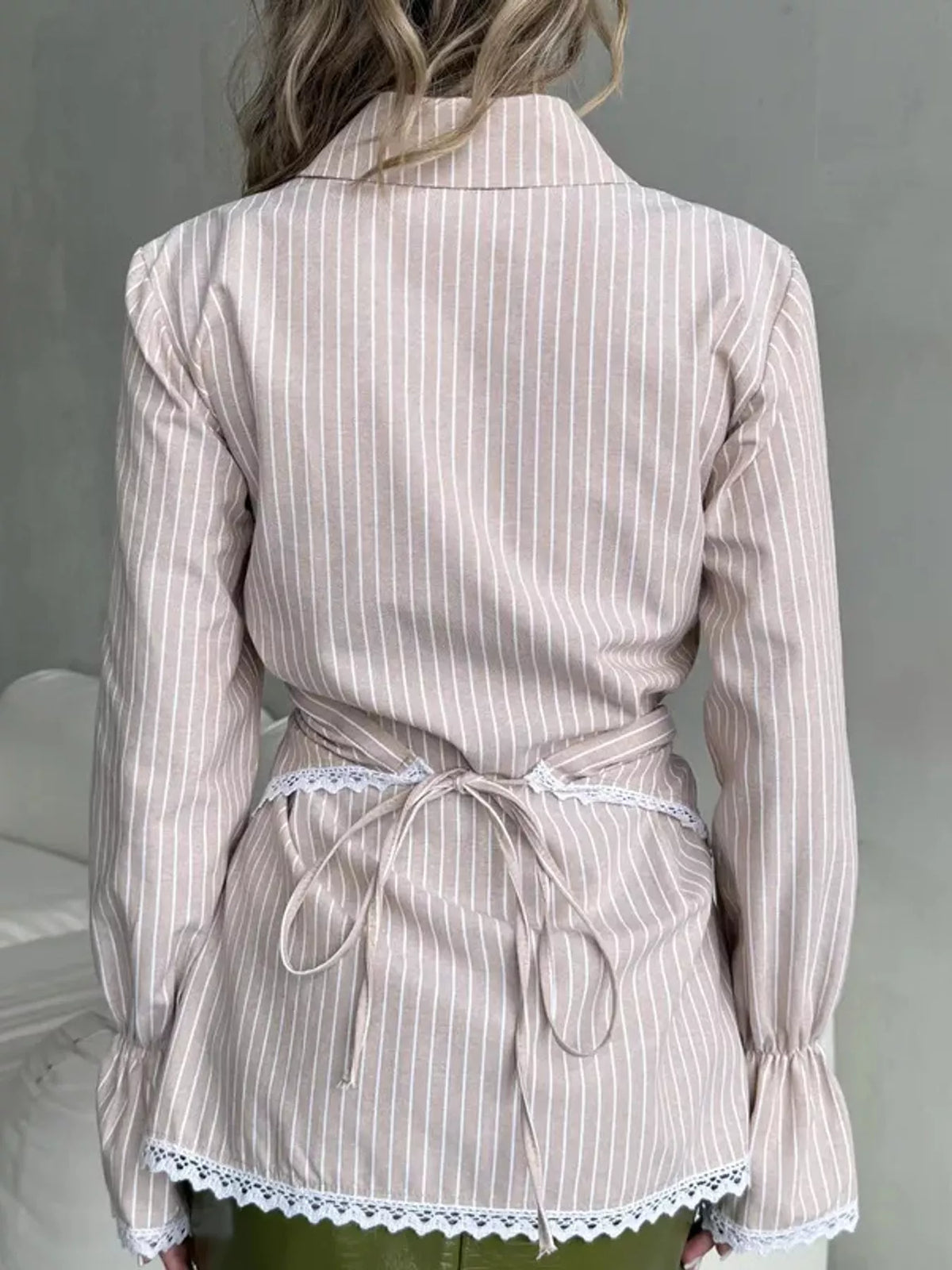 Lace-trim striped shirt, beige back tie