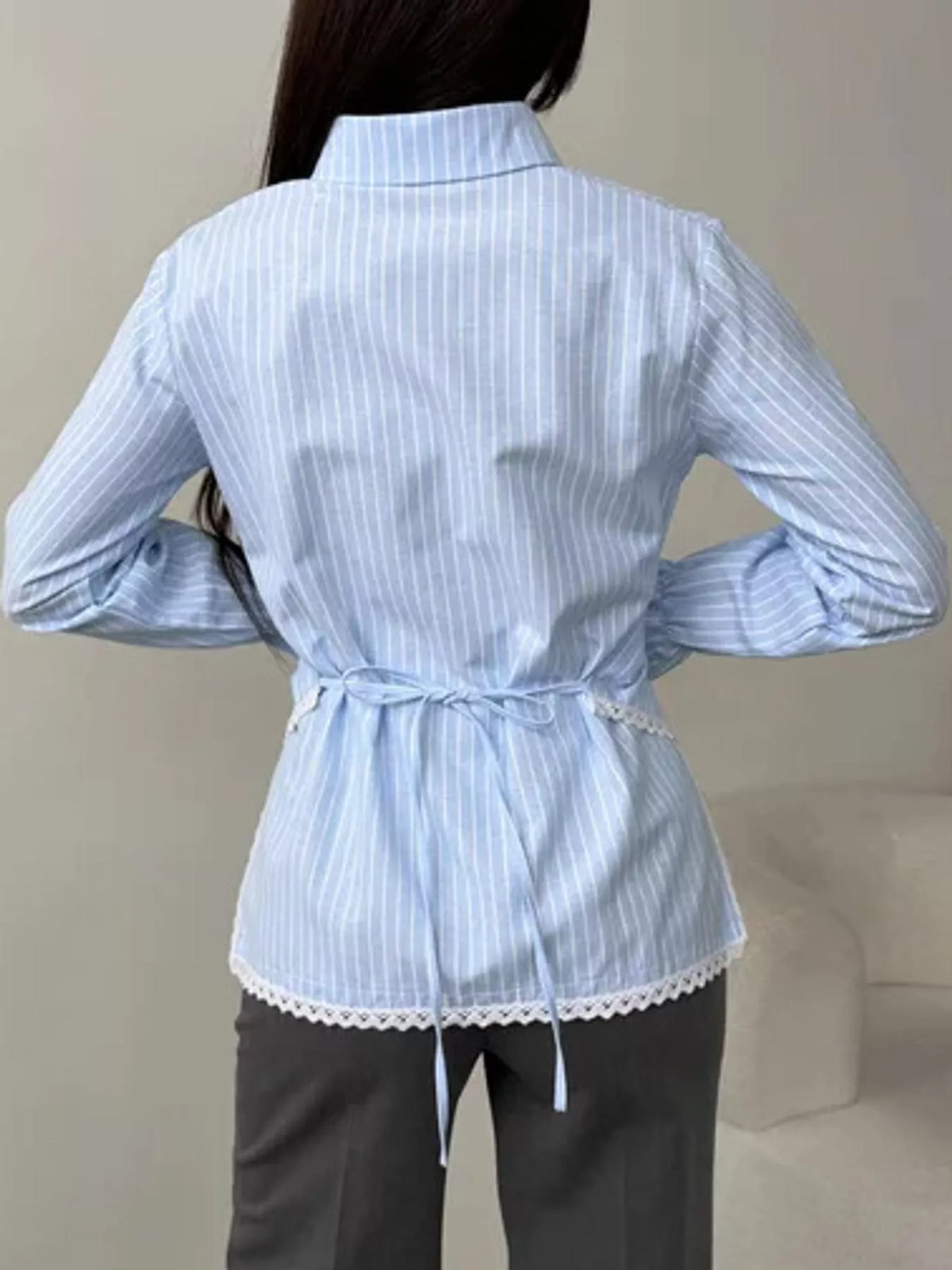 Lace-trim striped shirt, blue back tie
