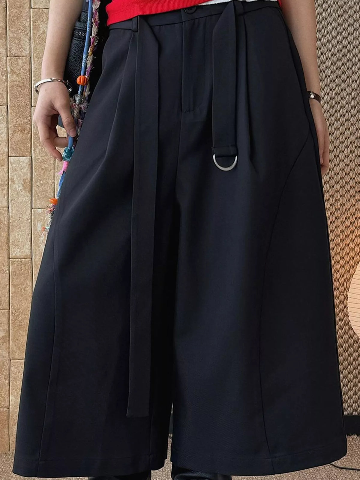 Capri pants, black front