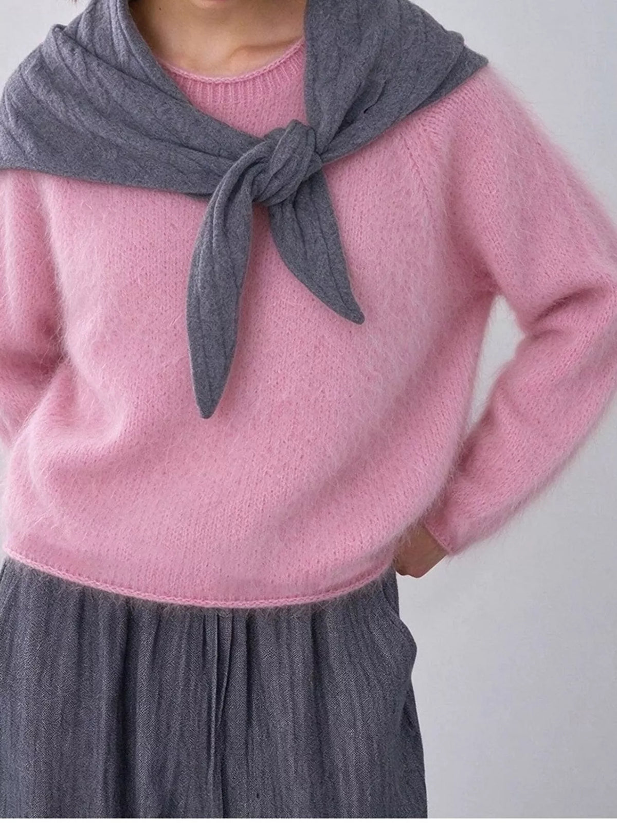 Round neck long sleeve sweater, construction and design details