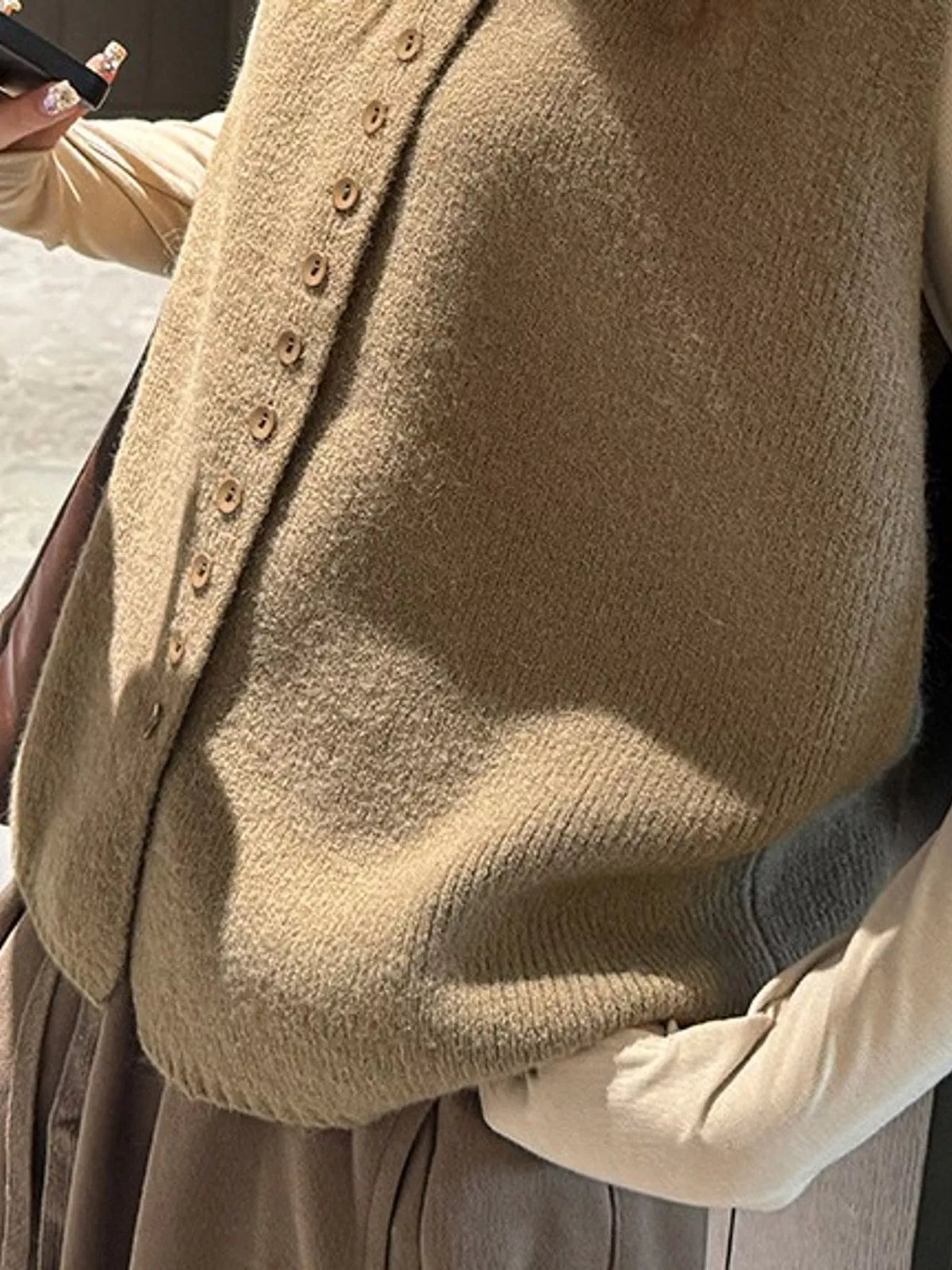 Sleeveless sweater vest, garment detail