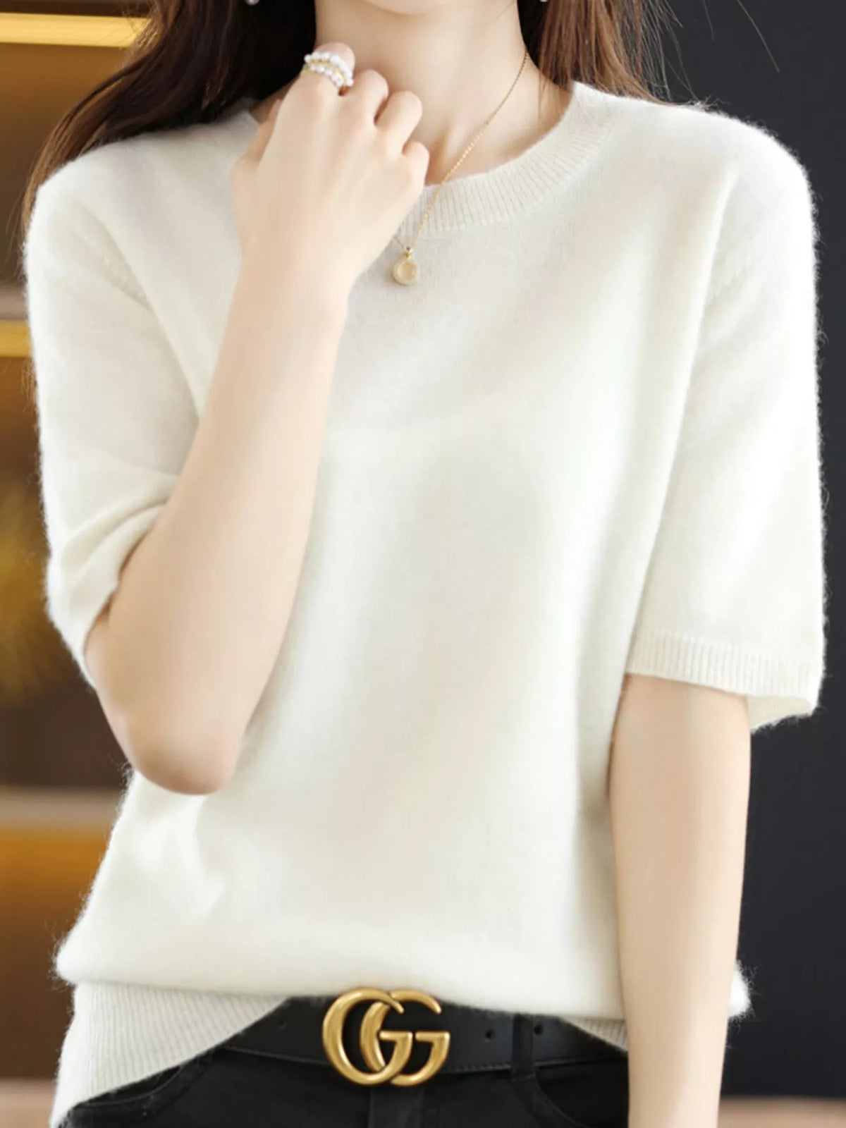 White round neck short-sleeve sweater