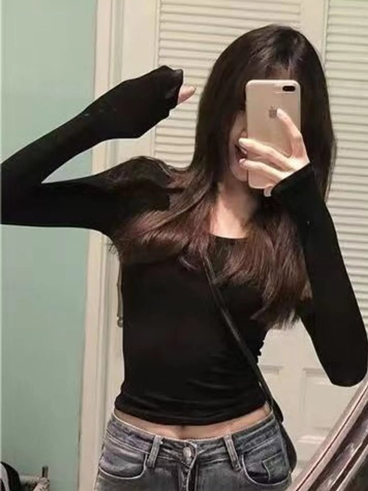 Black u-neck cropped t-shirt