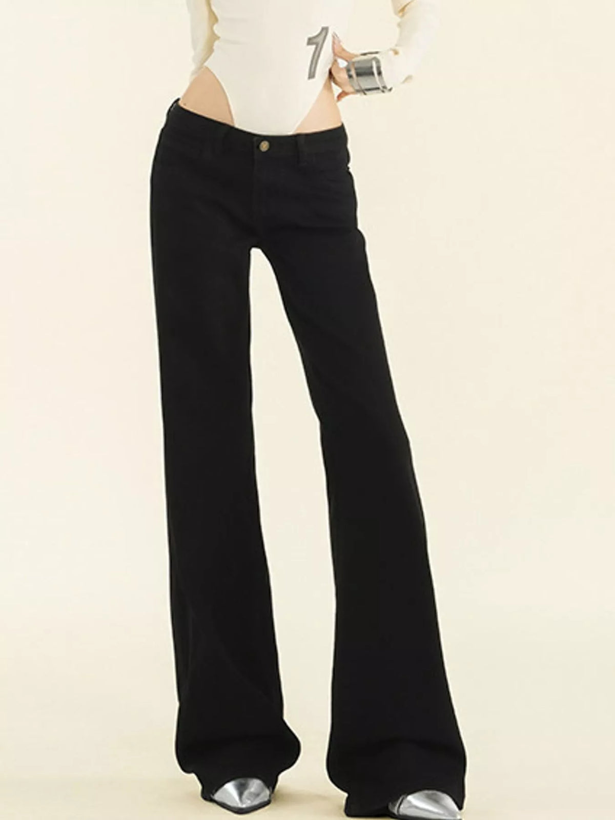 Mid-Waisted Flare Jeans in black