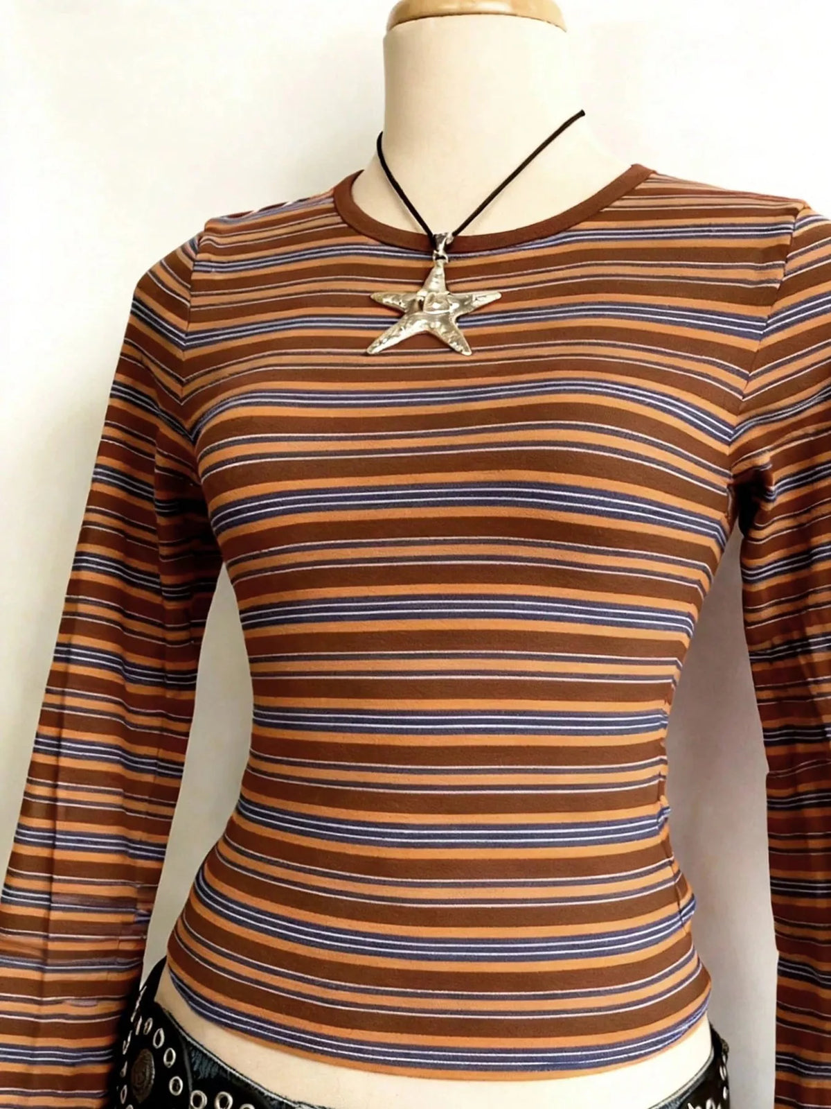 Round neck long sleeve t-shirt, construction and design details