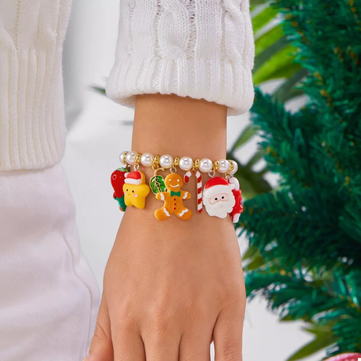 Trendsi Christmas Charm Pearl Bracelet -