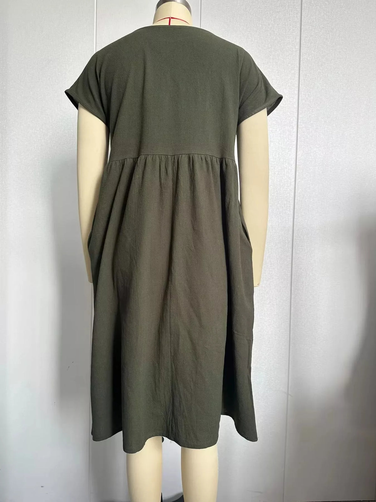 Round neck short sleeve midi dress, back view