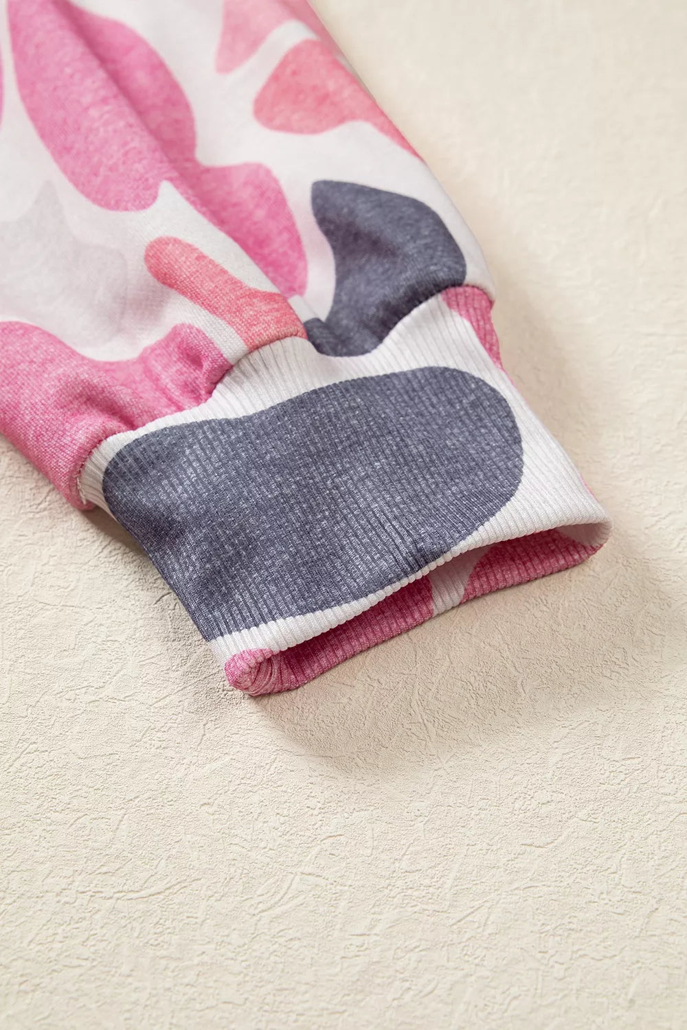Pink camouflage Howdy sweatshirt, cuff detail