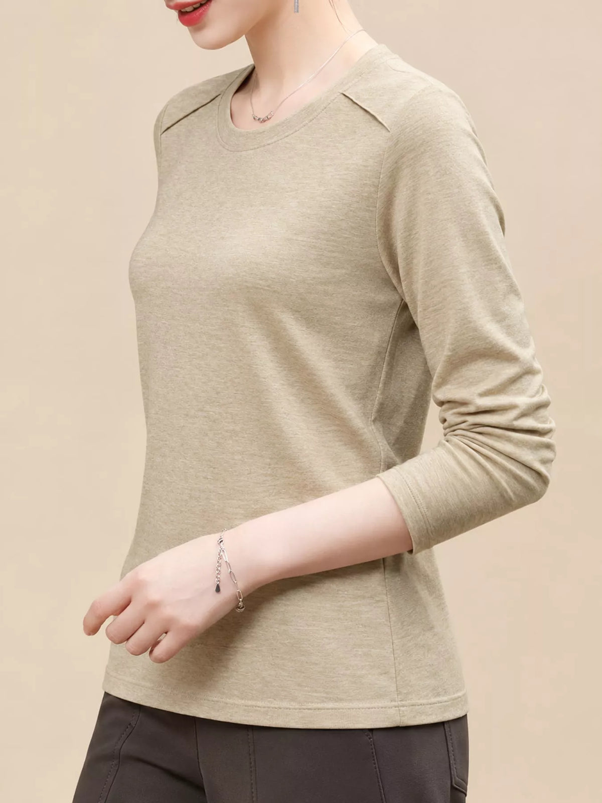 Oatmeal solid long-sleeve crew neck t-shirt