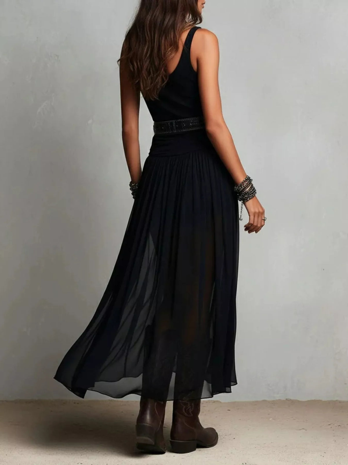 Scoop-neck sleeveless maxi dress