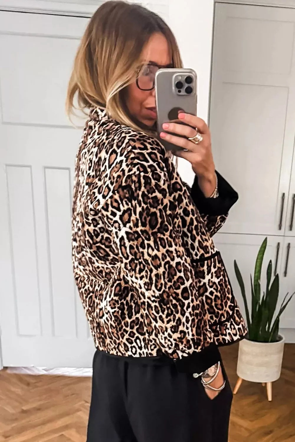 Women's leopard print quilted button-front patch-pocket jacket
