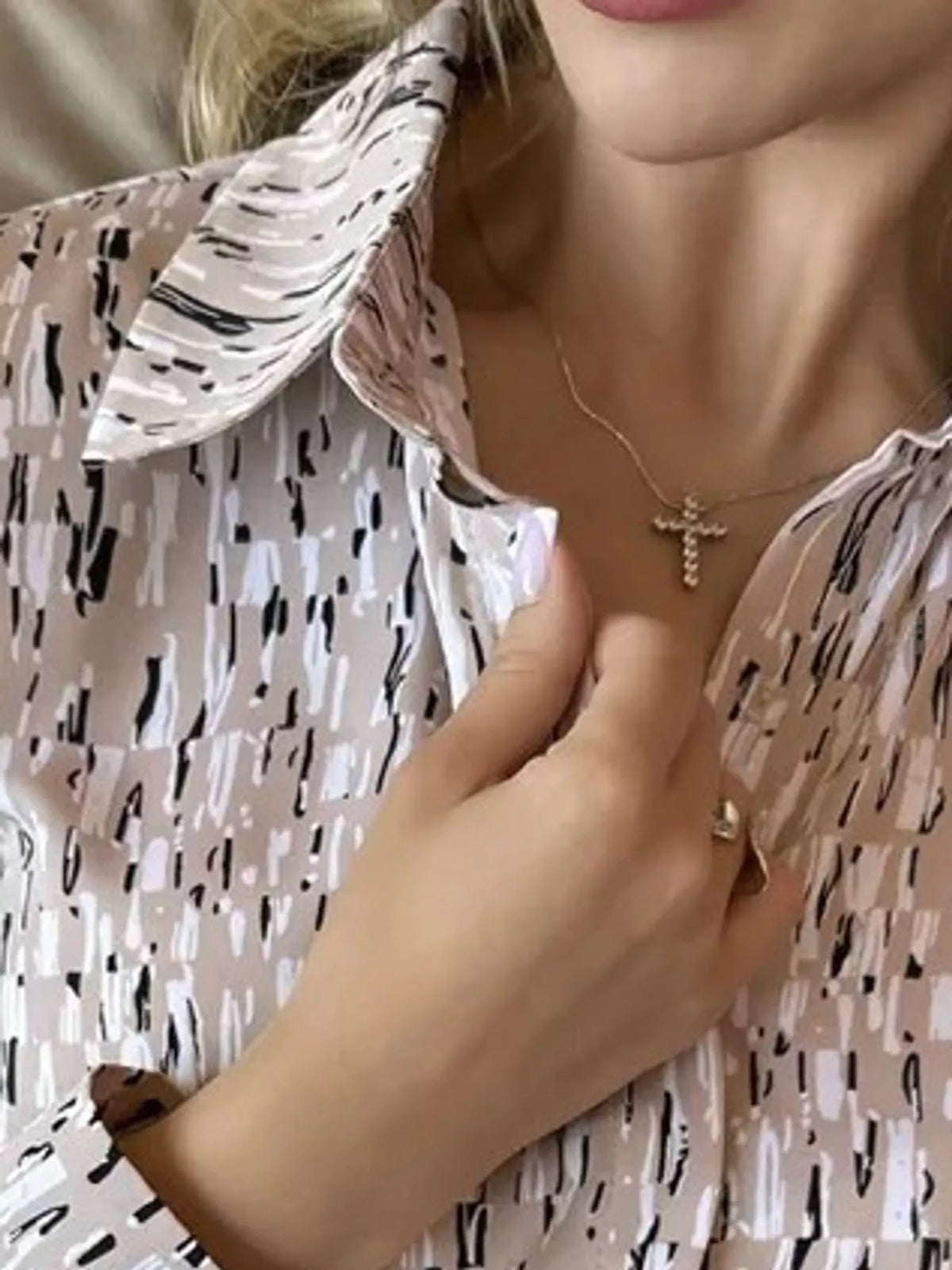 Button-up shirt, beige abstract collar
