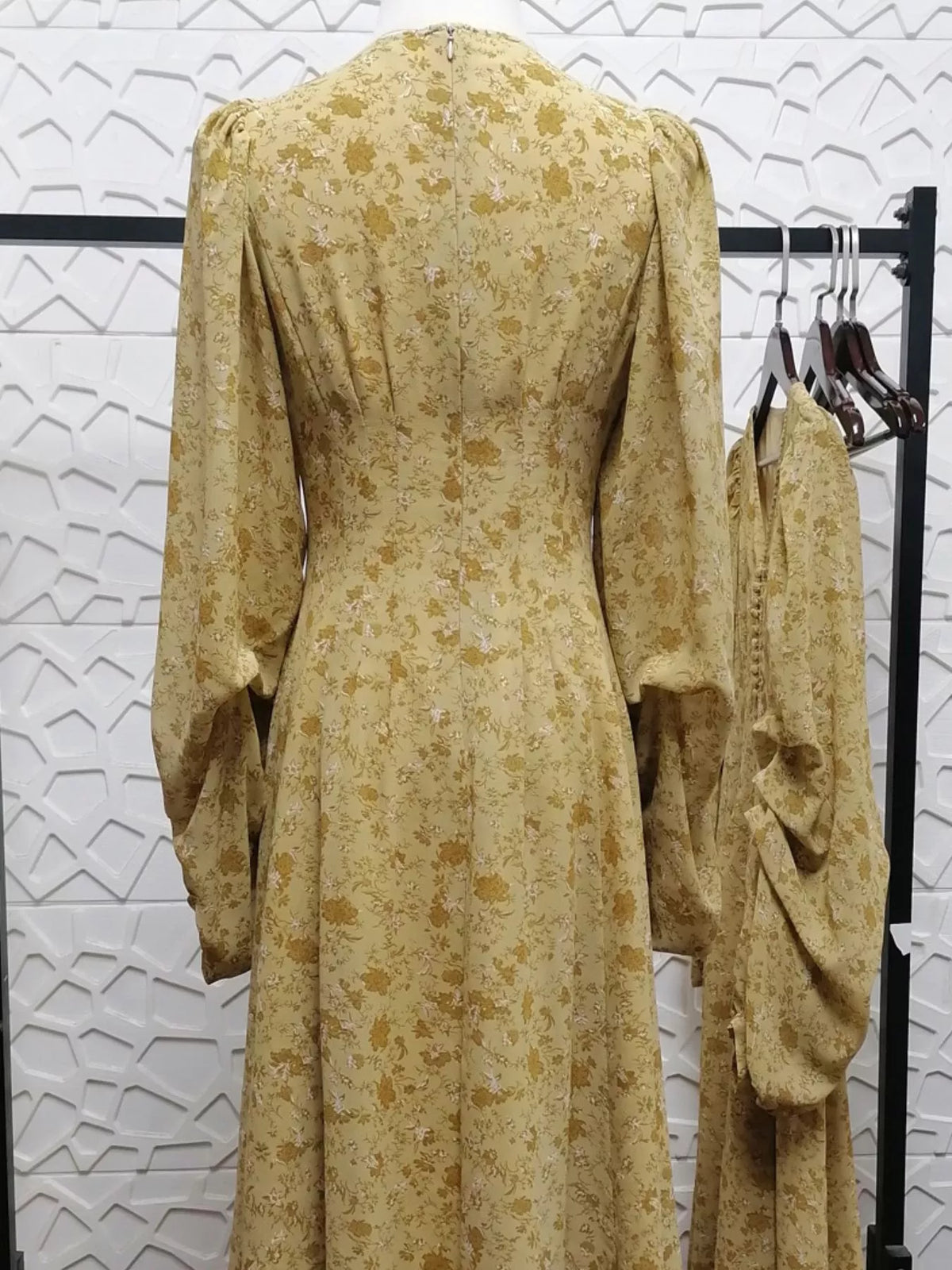 Floral midi dress, mannequin back