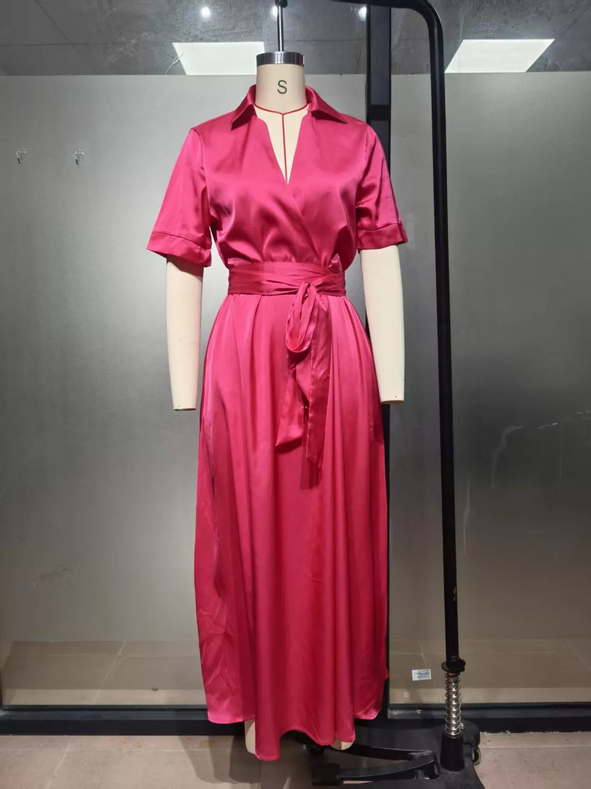 Maxi shirt dress, pink mannequin front