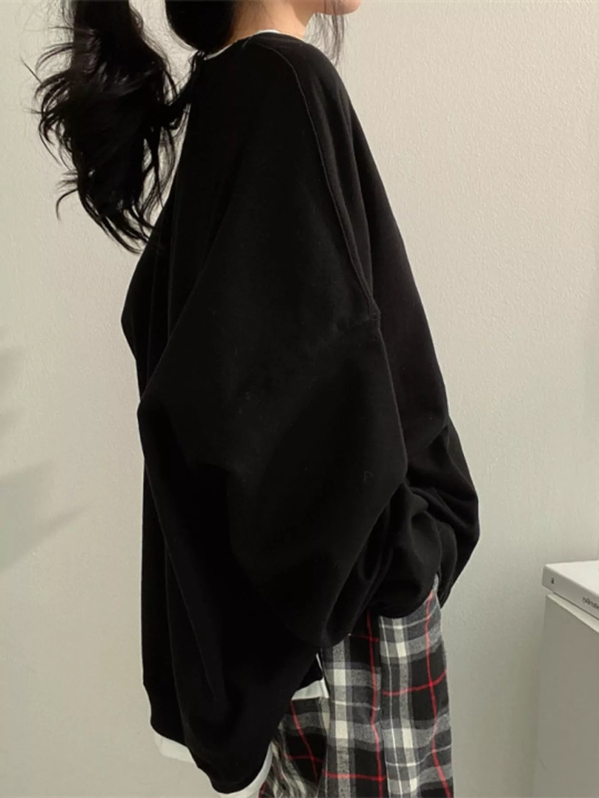 Long-sleeve sweatshirt, back view