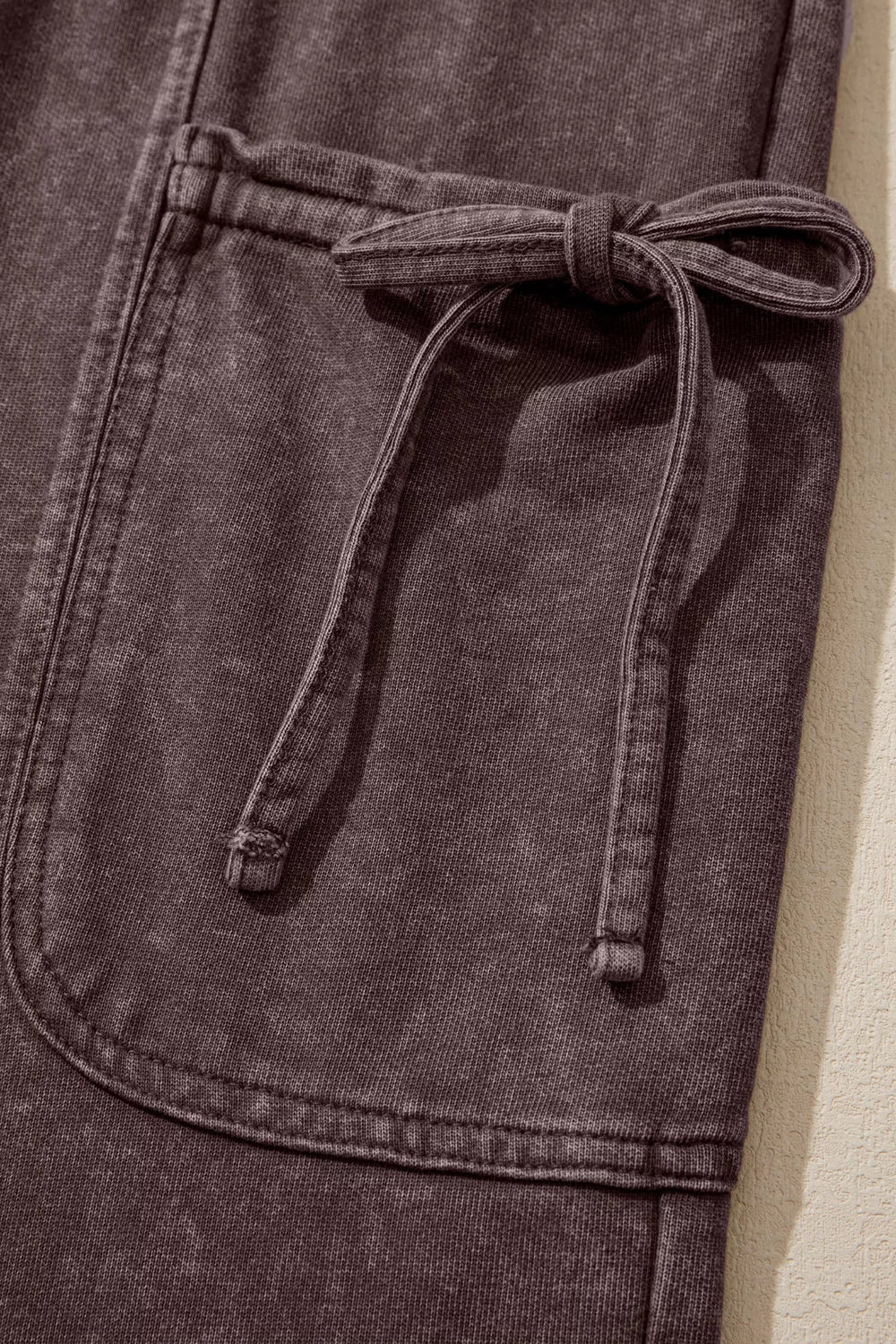 Drawstring cargo pants, cargo pocket tie
