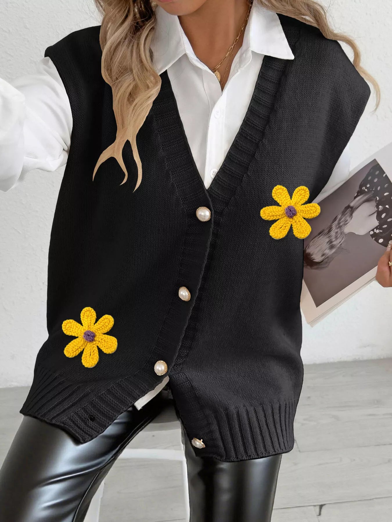 Flower V-neck sleeveless cardigan