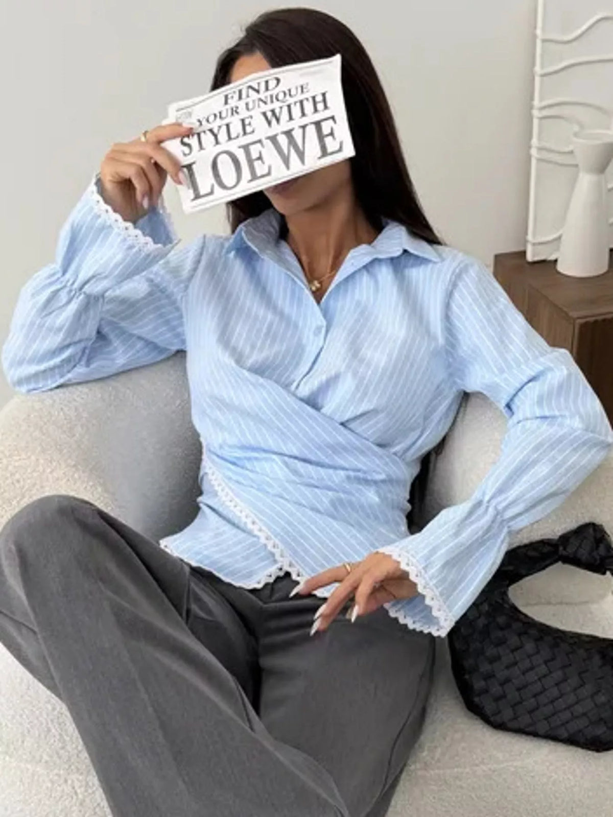 Lace-trim striped shirt, blue seated front